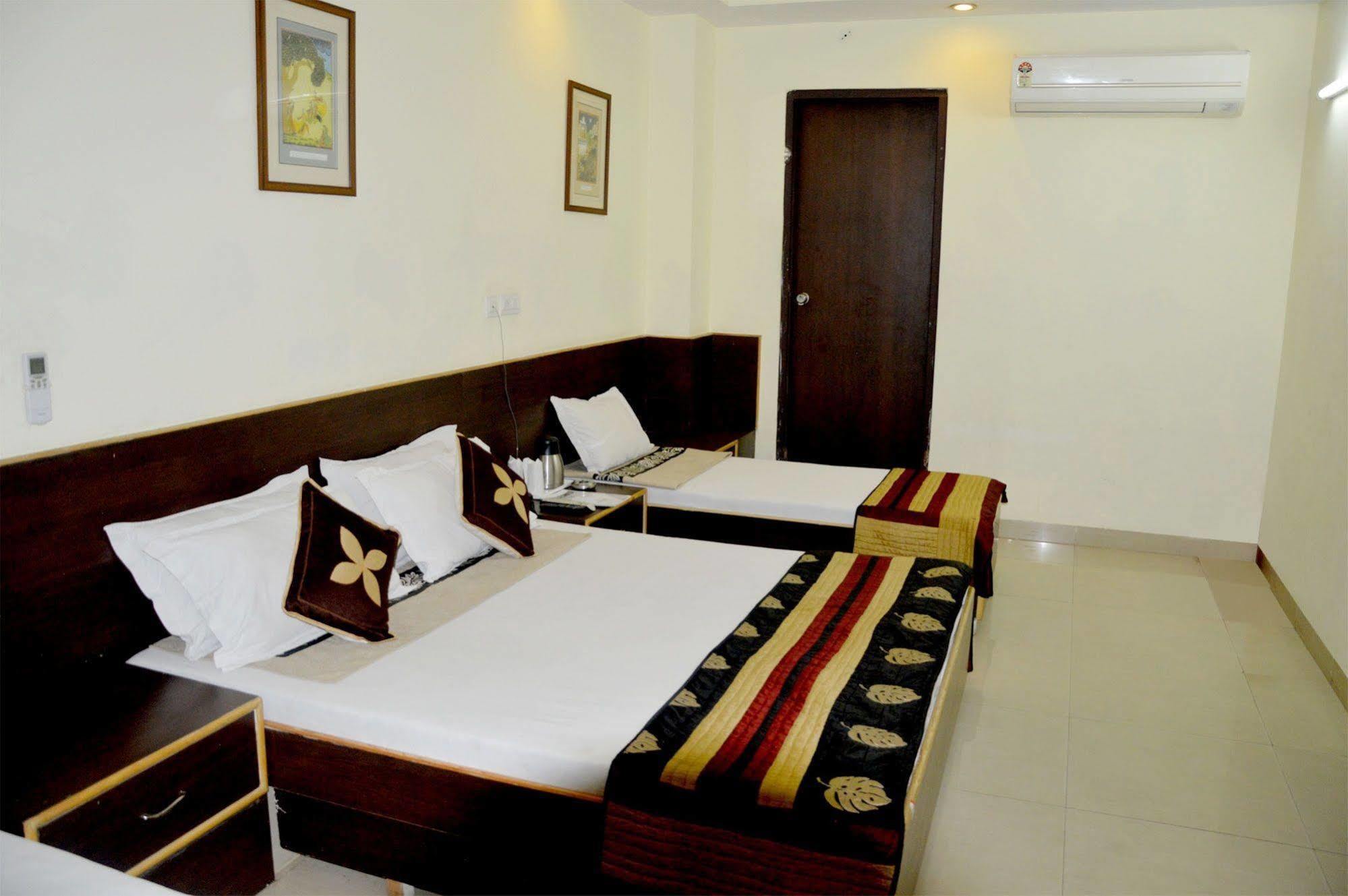 Hotel Ananta Inn Jaipur Extérieur photo